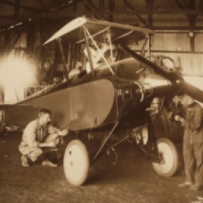 Fábrica de aviones Sfreddo y Paolini, año 1927. Estaba ubicada dentro del predio de la actual Base Aérea de Morón.