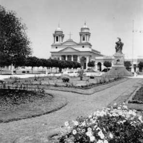 Vista de la Plaza Adolfo Alsina de Morón (hoy San Martín) a principios de la década de 1940