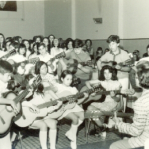 clase-curso-de-guitarra-en-el-sindicato-de-trabajadores-municipales-de-moron-ano-1973