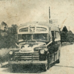 colectivo-de-la-linea-216-circulando-por-las-avenidas-santa-rosa-y-gaona-decada-de-1940